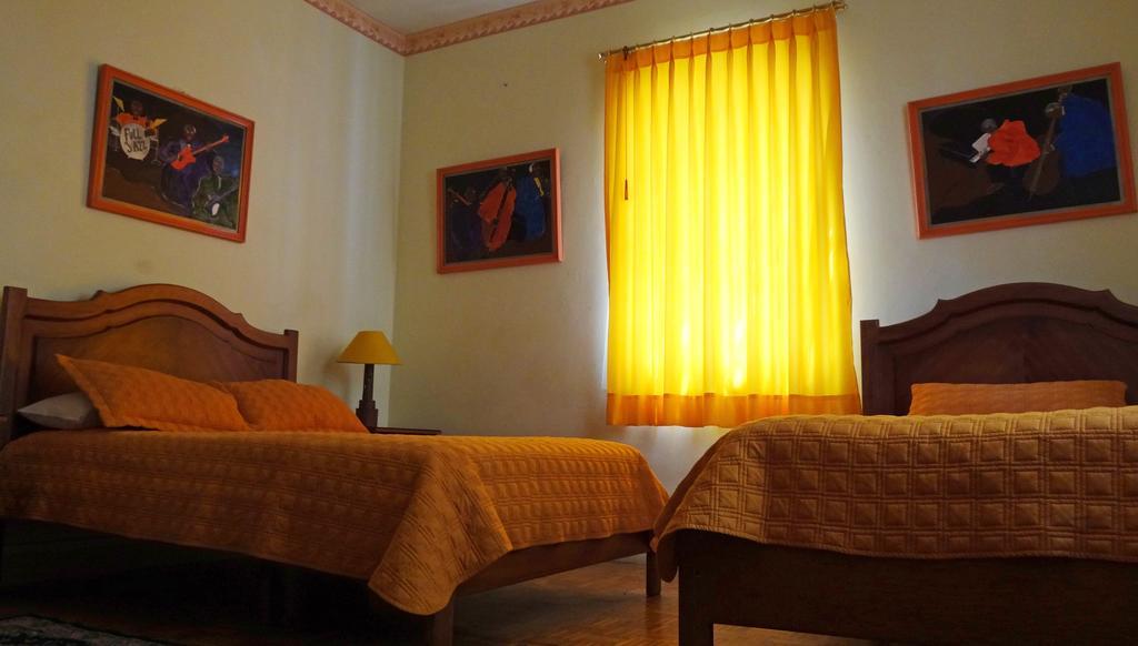 קיטו The Yellow House מראה חיצוני תמונה