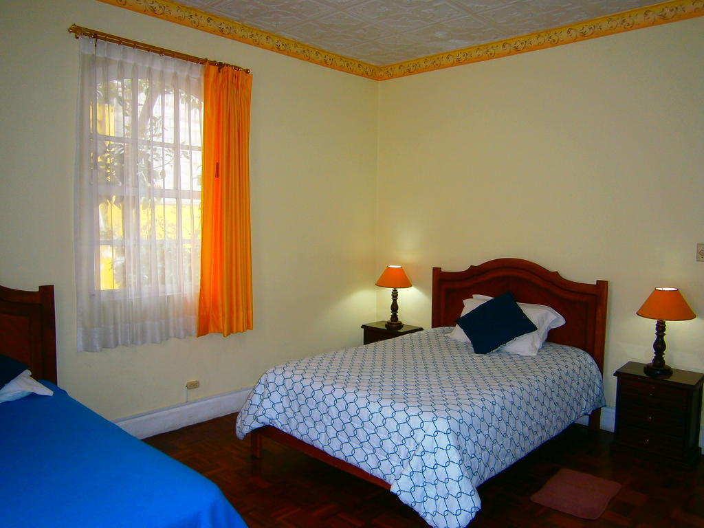 קיטו The Yellow House חדר תמונה