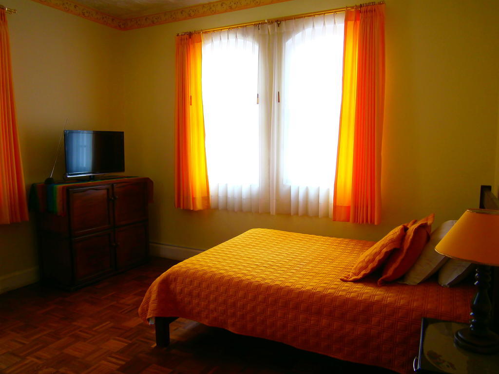 קיטו The Yellow House חדר תמונה